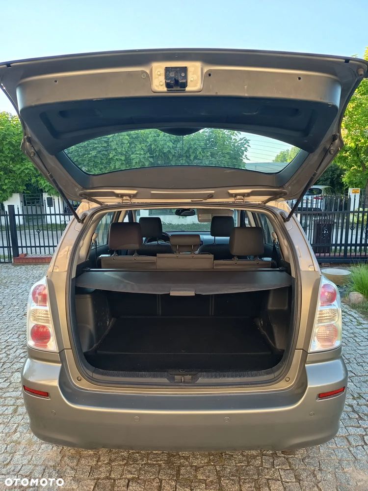 Toyota Corolla Verso 2.2 D-4D - 5