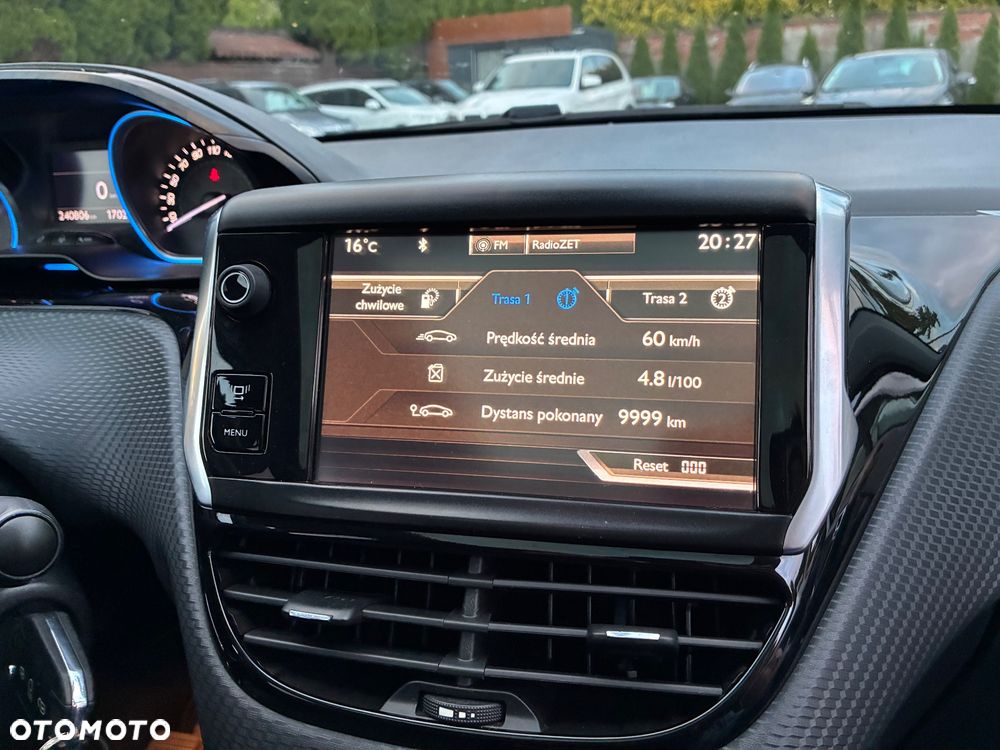 Peugeot 2008 1.6 e-HDi Allure S&S - 17