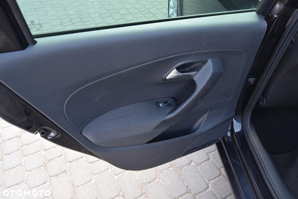 Volkswagen Polo 1.2 Life - 24