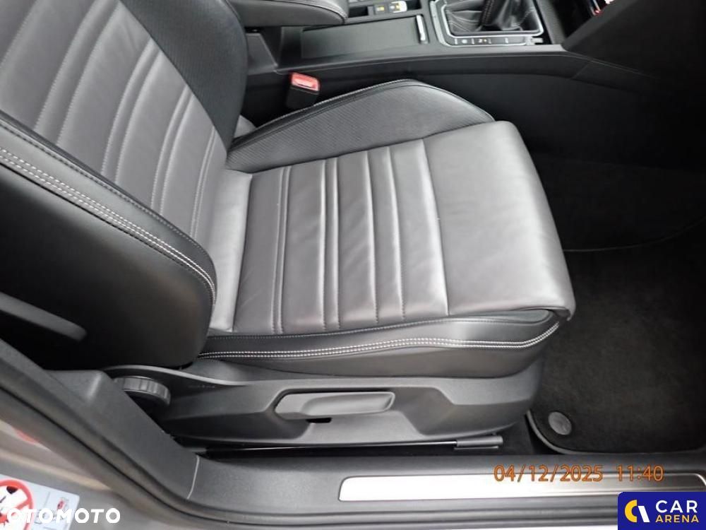 Volkswagen Passat - 24