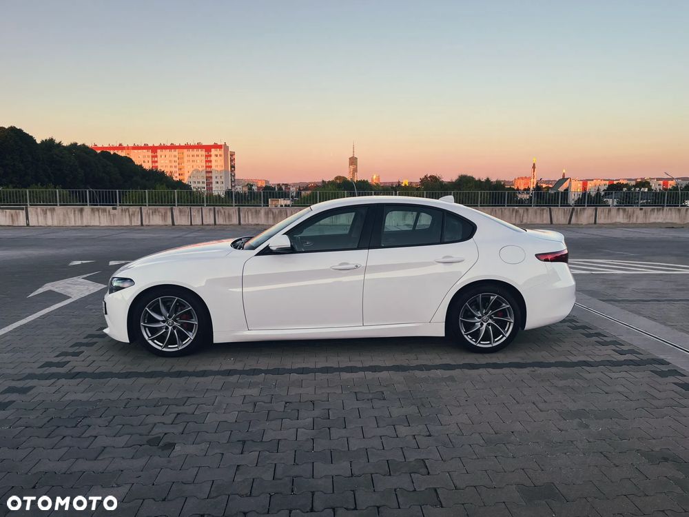 Alfa Romeo Giulia 2.2 AT8 Super - 2