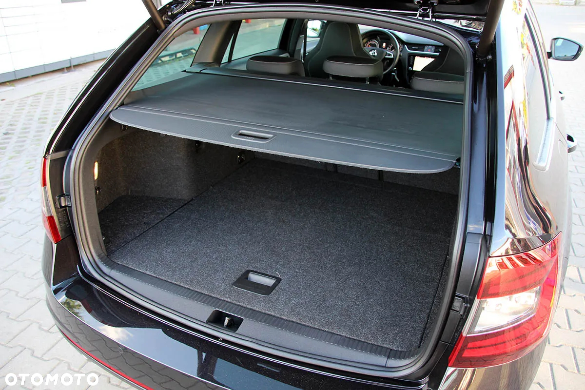 Skoda Octavia 2.0 TDI DSG RS - 39
