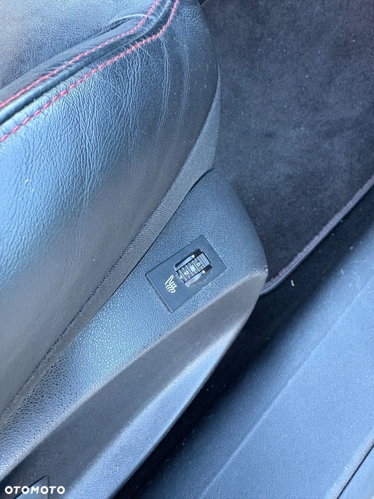 Peugeot 208 1.6 THP GTi - 17