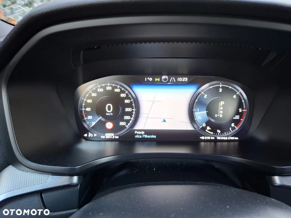 Volvo V60 D3 R-Design - 16