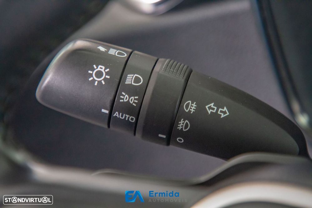 Toyota Corolla Touring Sports - 38