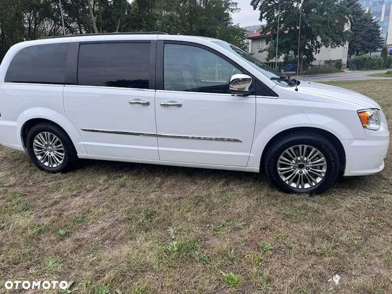 Chrysler Town & Country 3.6 Limited - 21