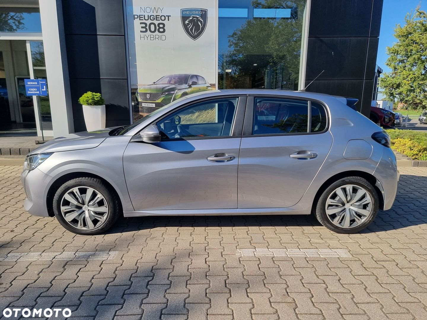 Peugeot 208 - 8
