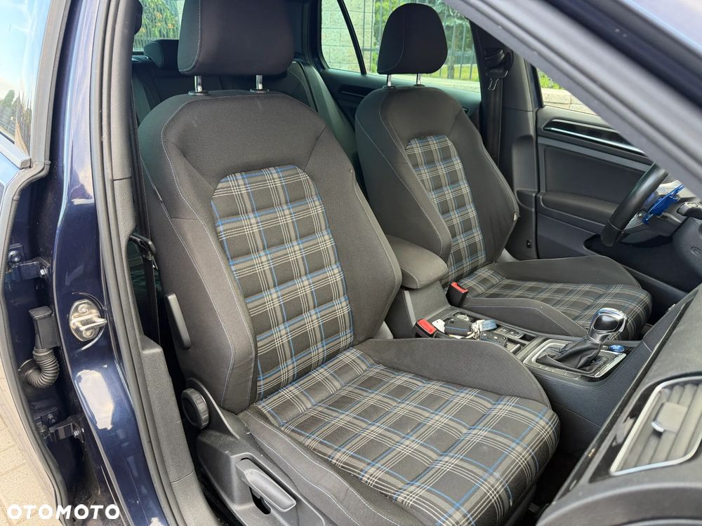 Volkswagen Golf - 12