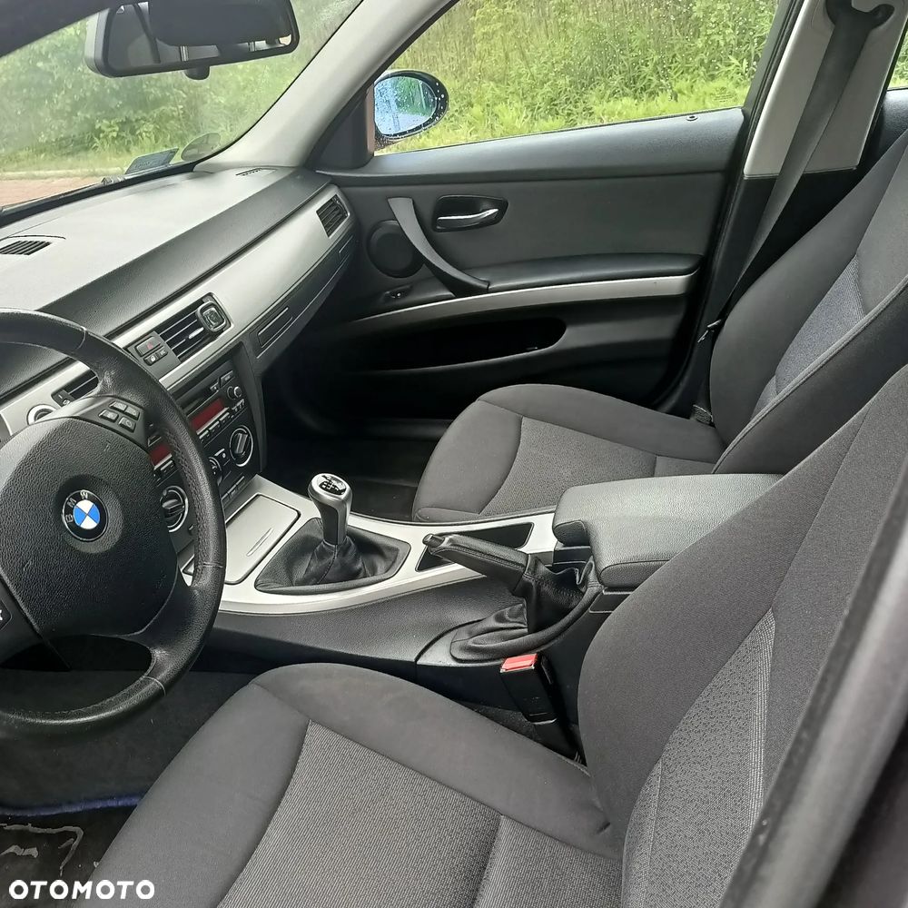 BMW Seria 3 318d - 4