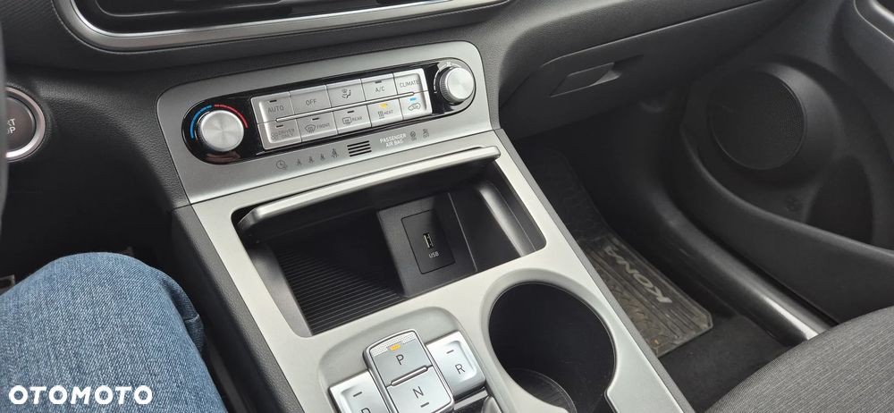 Hyundai Kona 64kWh Premium - 11