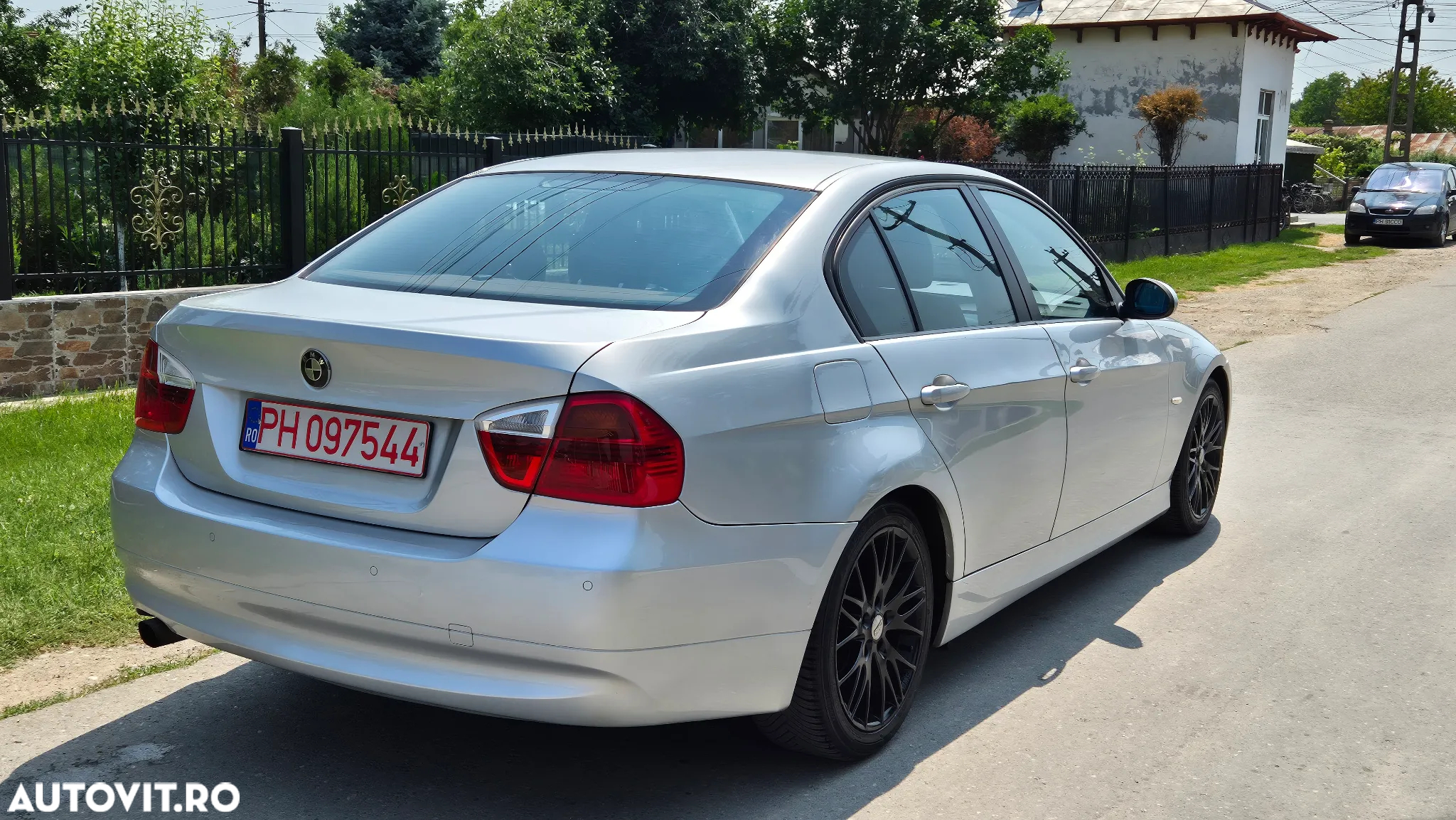 BMW Seria 3 320i - 4