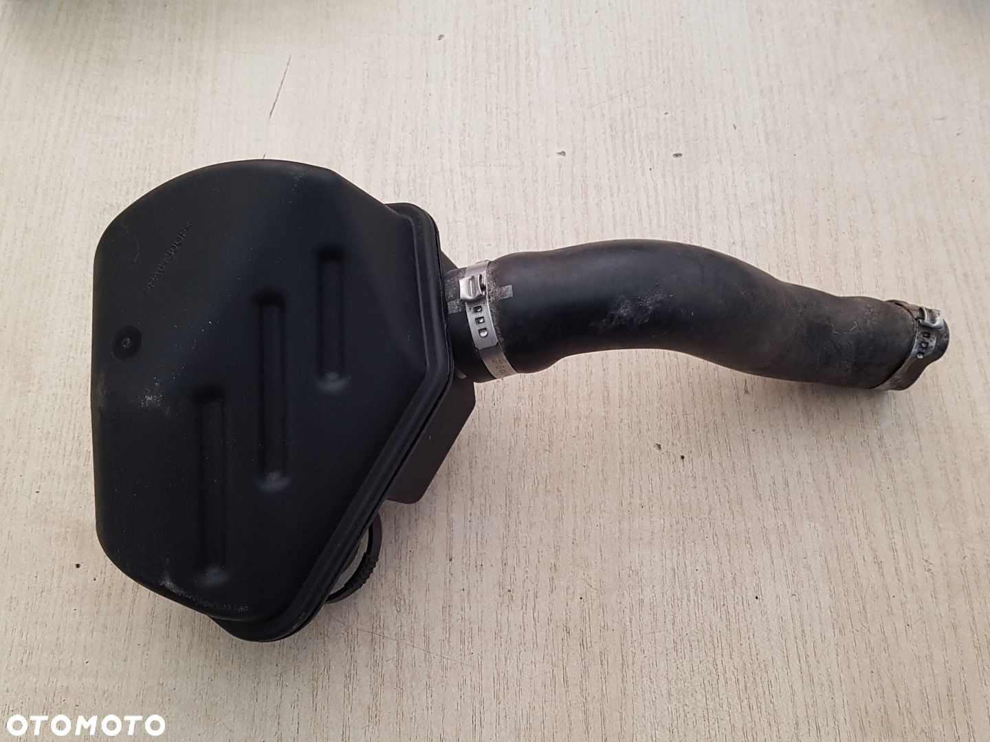 AUDI RS6 C7 tłumik powietrza 4G0129955A - 2