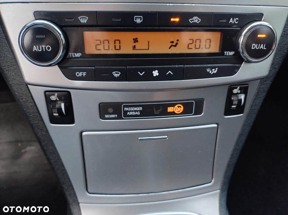 Toyota Avensis - 17