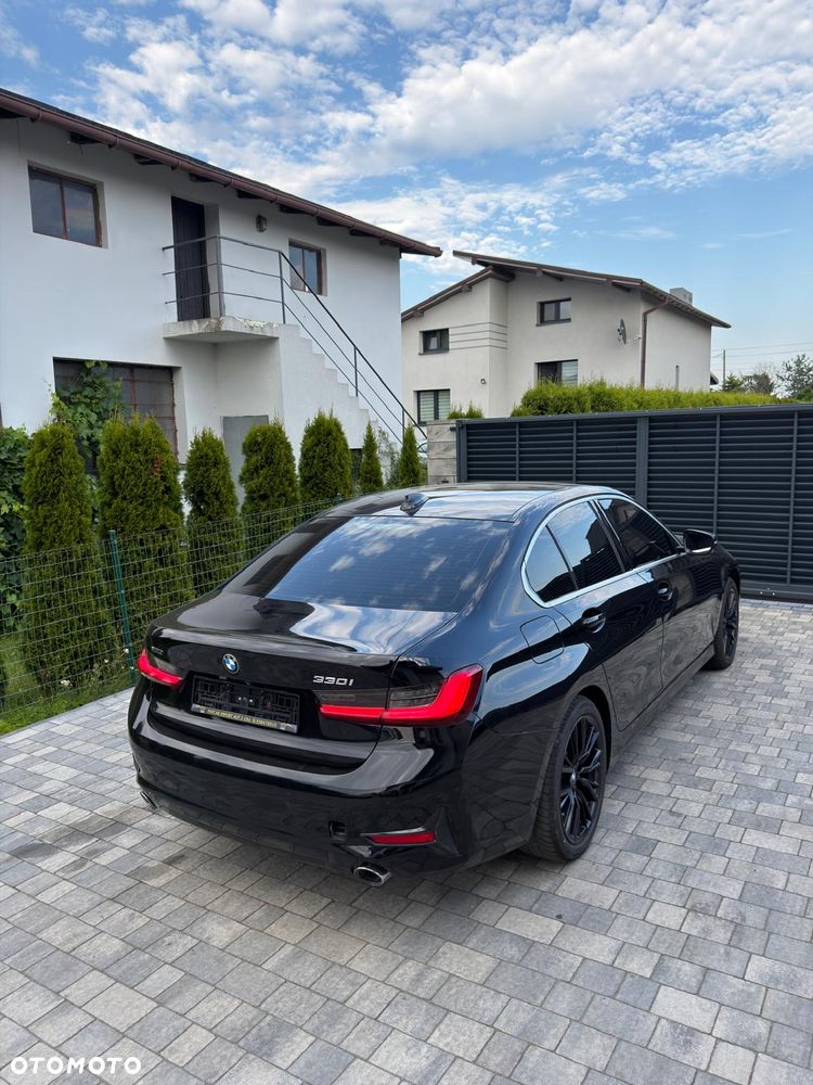 BMW Seria 3 330i xDrive Sport Line - 17