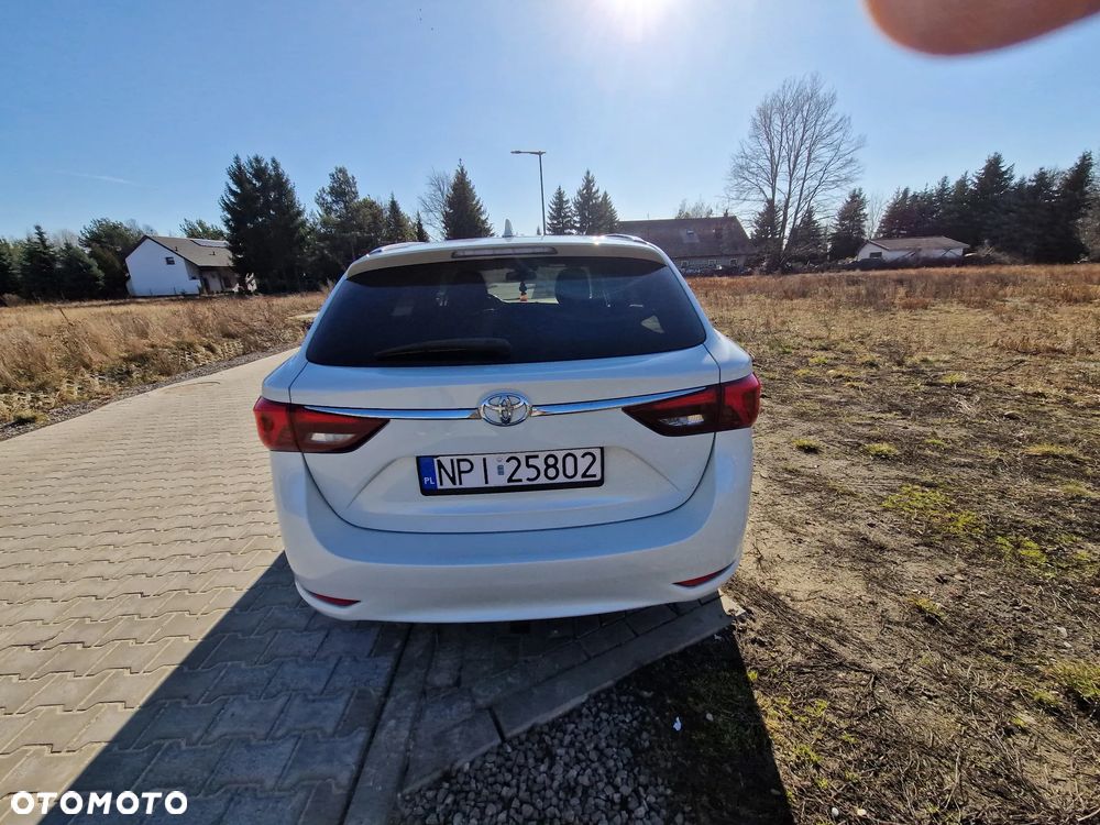 Toyota Avensis 1.8 Style MS - 4