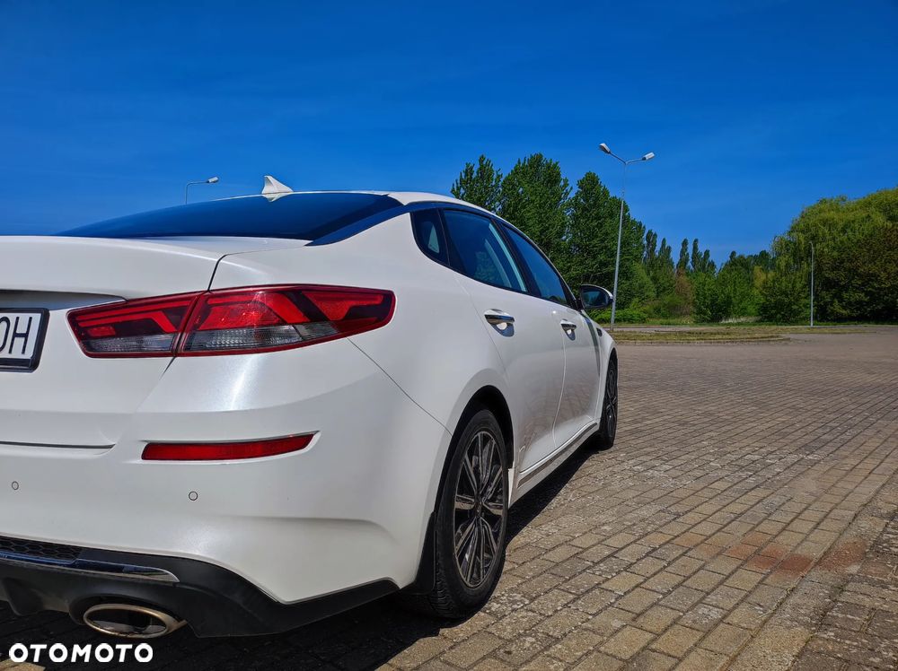 Kia Optima 2.0 L - 15