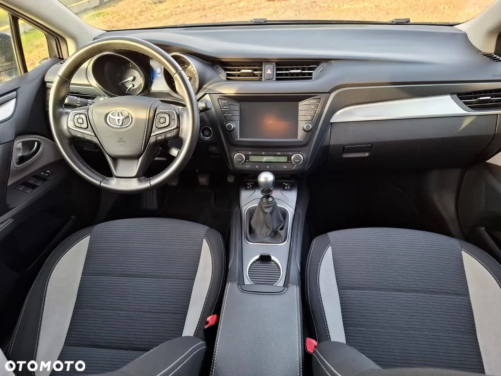 Toyota Avensis 2.0 D-4D Prestige - 29