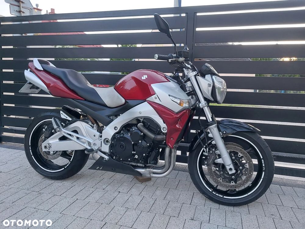 Suzuki GSR - 3