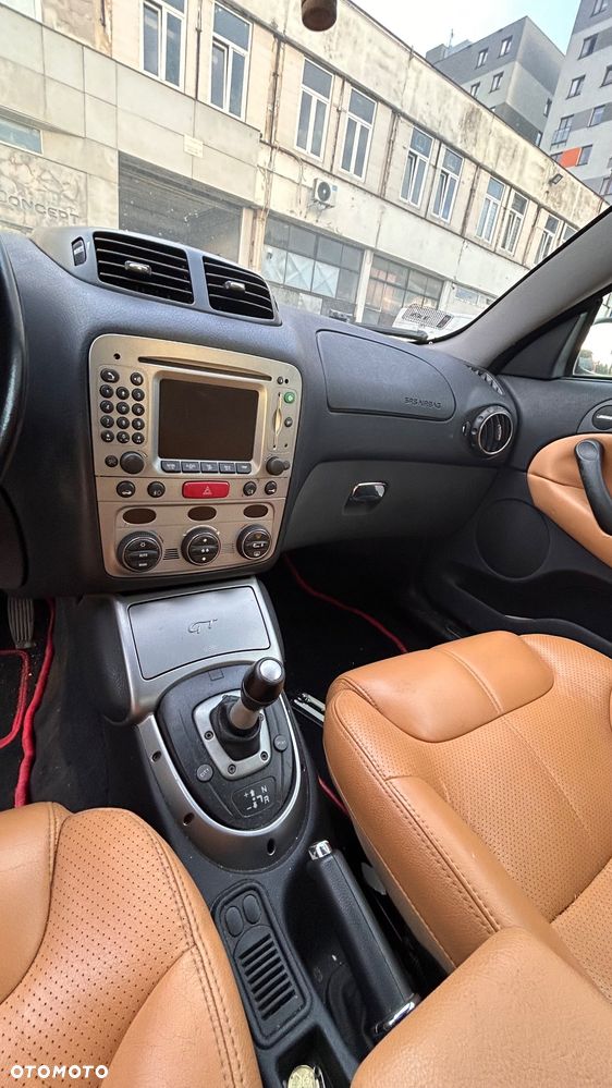 Alfa Romeo GT 2.0JTS Distinctive Sel - 4