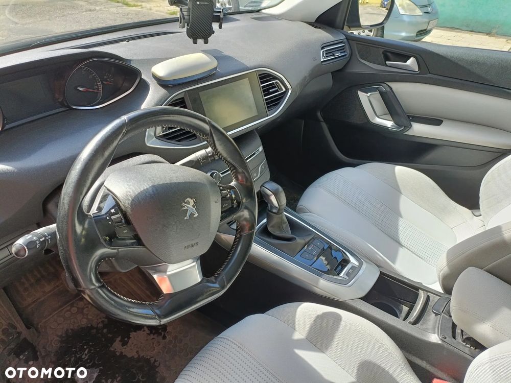 Peugeot 308 1.2 PureTech Allure S&S EAT6 - 7