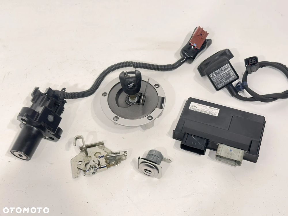 Stacyjka IMO Kpl  Honda CB 500 FA   19-23R  PC63 - 1