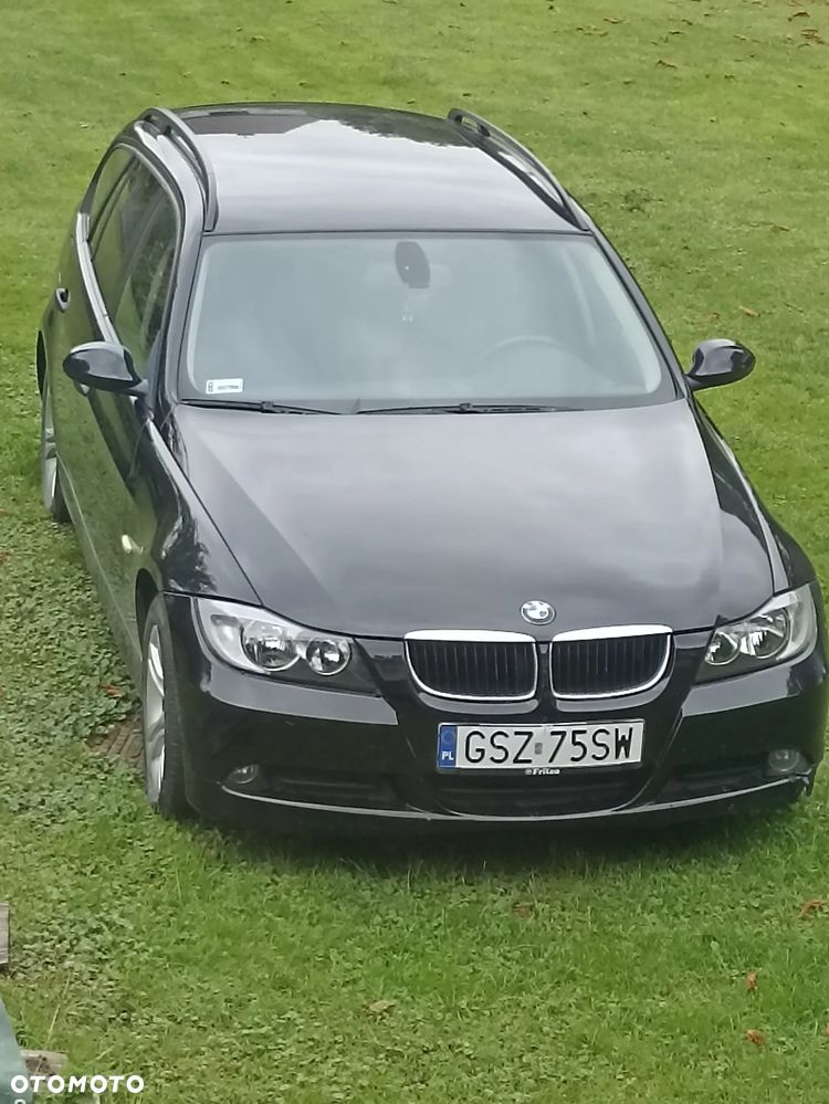 BMW Seria 3 318i Touring - 13