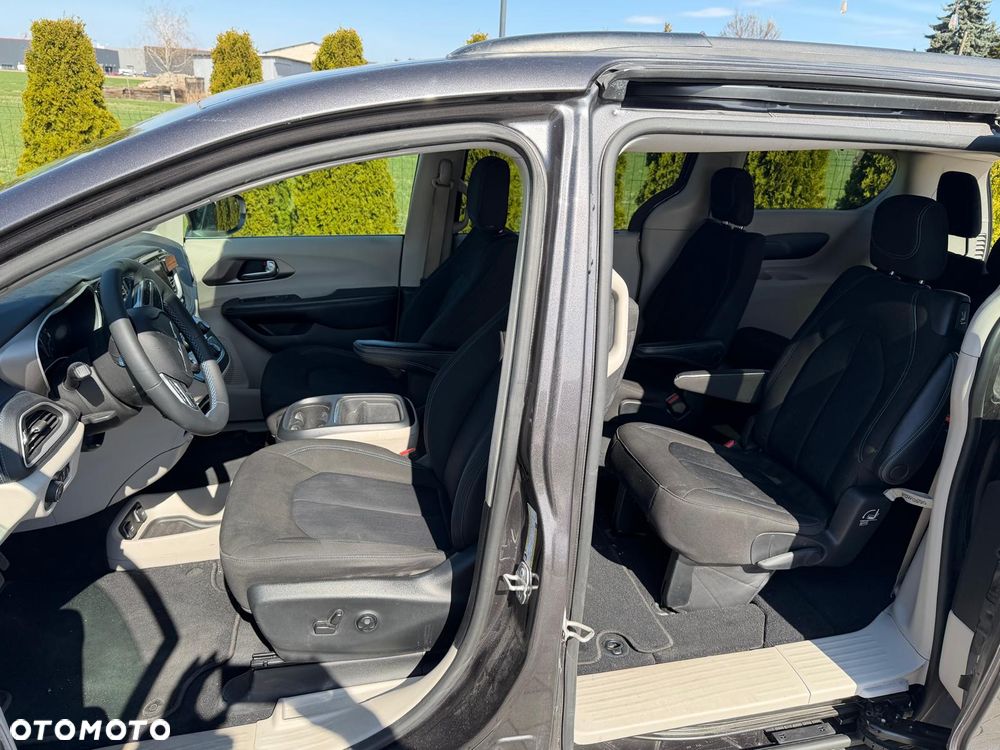 Chrysler Pacifica - 8