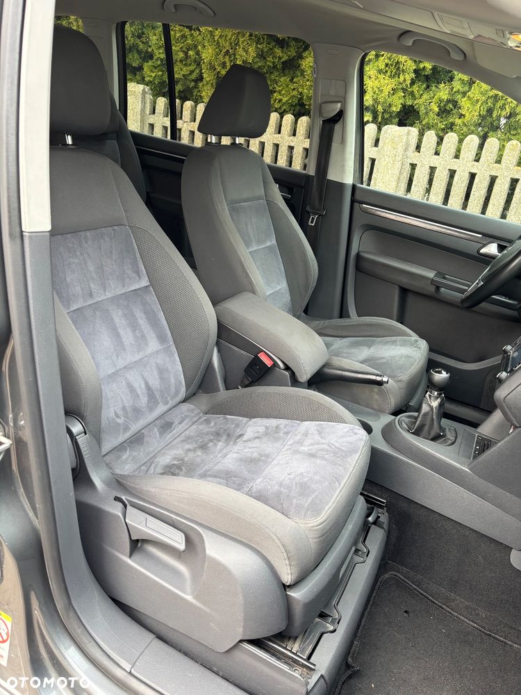 Volkswagen Touran - 15