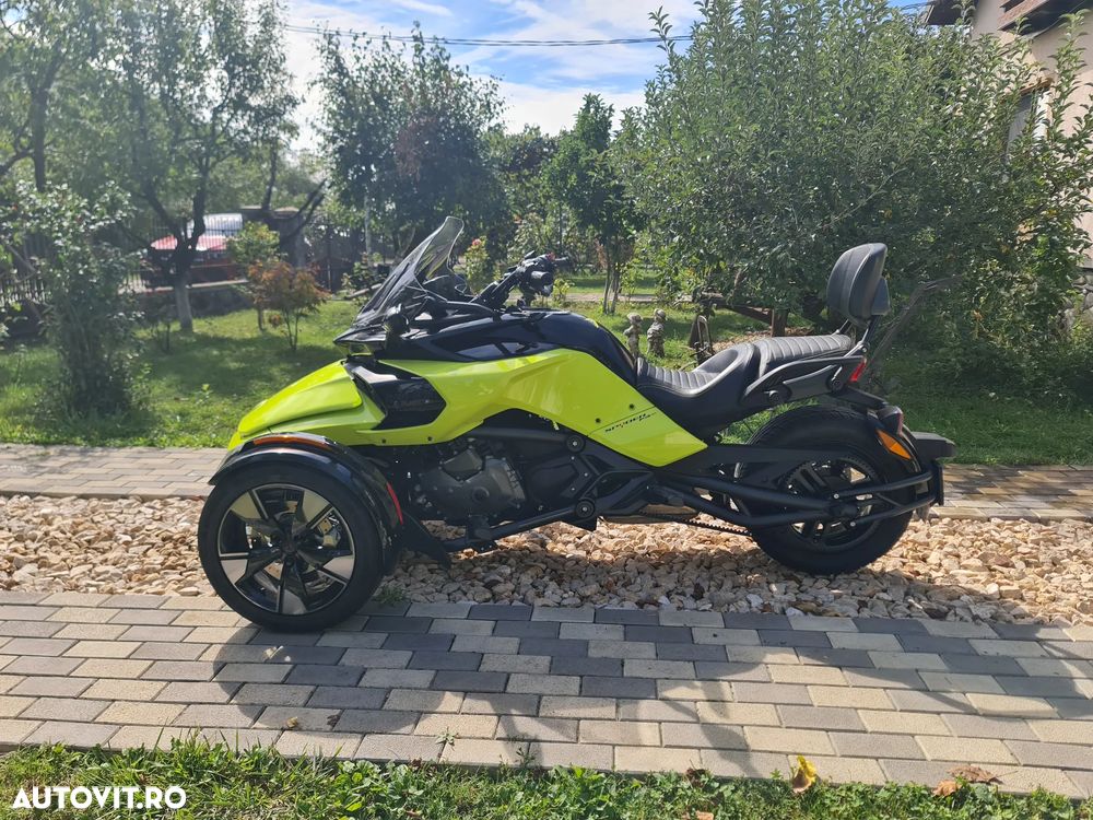 Can-Am Spyder - 13