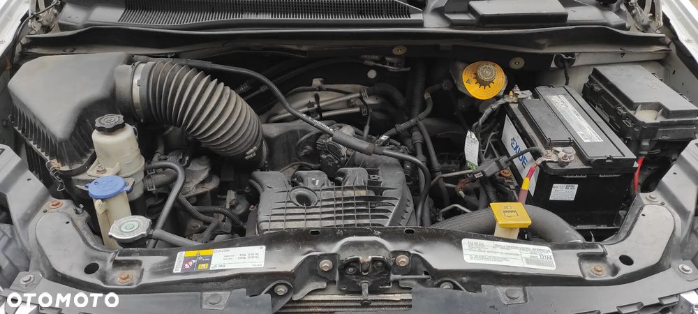 Dodge Caravan - 14