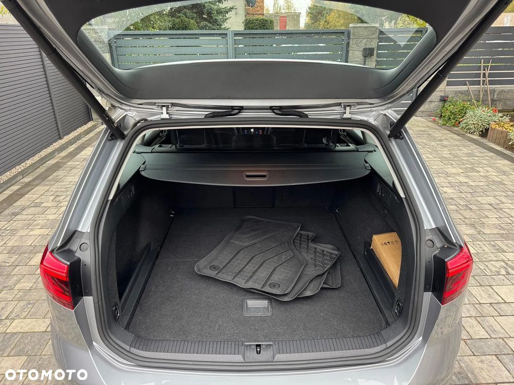 Volkswagen Passat Variant 2.0 TDI SCR Elegance DSG - 10