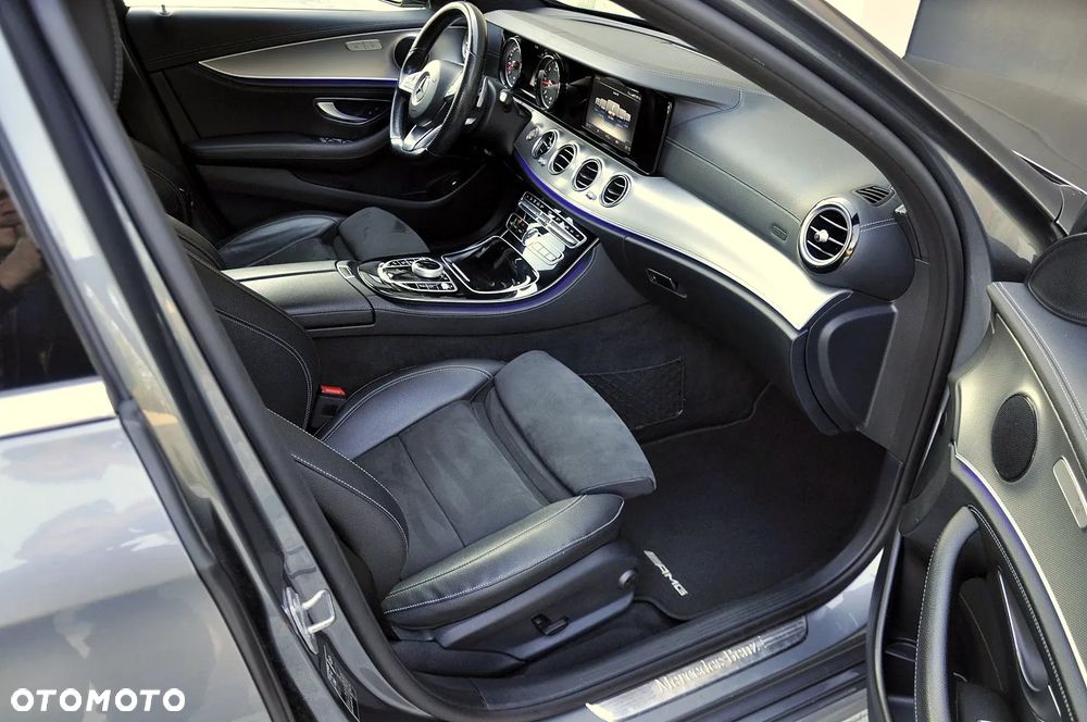 Mercedes-Benz Klasa E 220 d 4Matic T 9G-TRONIC AMG Line - 11