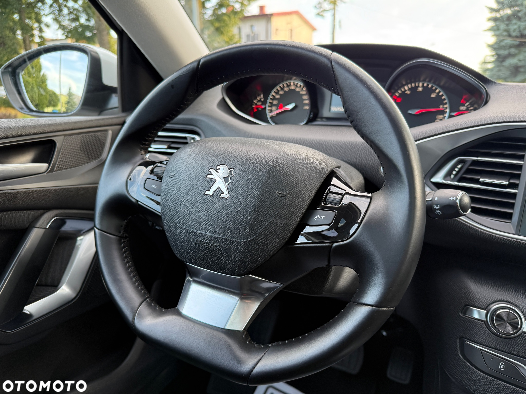 Peugeot 308 SW BlueHDi 120 EAT6 Stop & Start Allure - 33