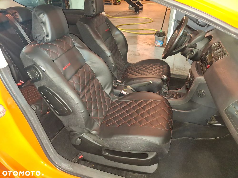 Citroën C4 1.4 16V X - 8