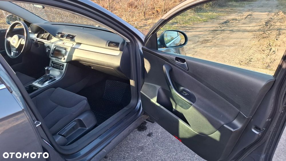 Volkswagen Passat 2.0 TDI Comfortline DSG - 13