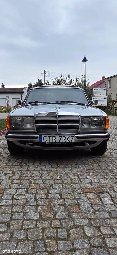 Mercedes-Benz W123 - 1