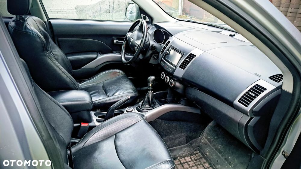 Mitsubishi Outlander 2.0 DID Intense + - 14