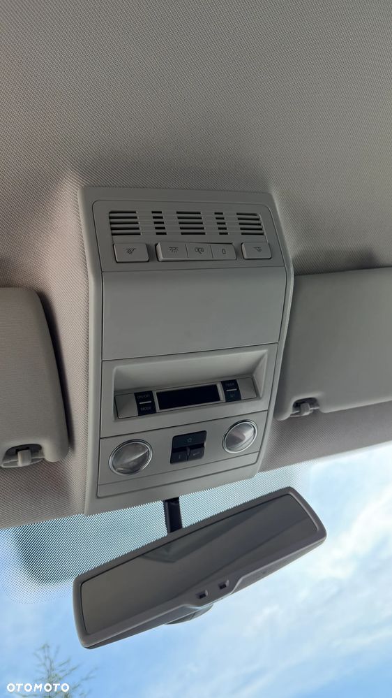 Volkswagen Multivan - 23