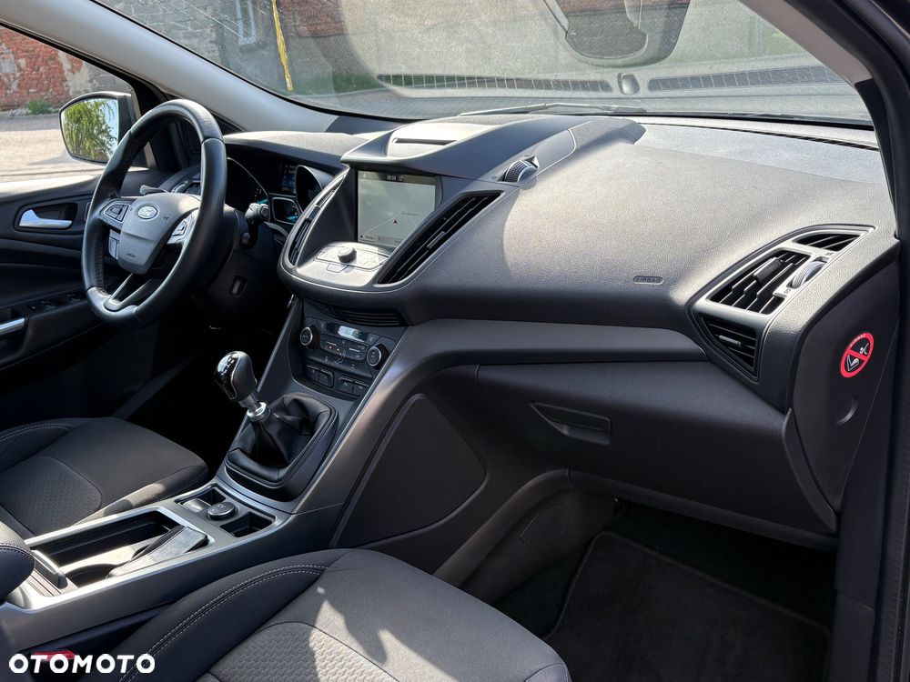 Ford Kuga 1.5 EcoBoost 2x4 Titanium - 16