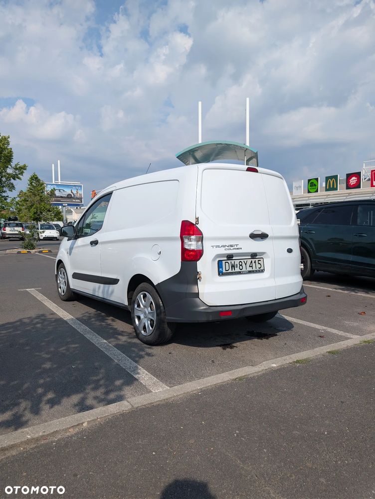 Ford Transit Courier - 8