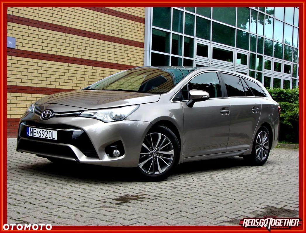 Toyota Avensis Touring Sports 1.8 Comfort - 1