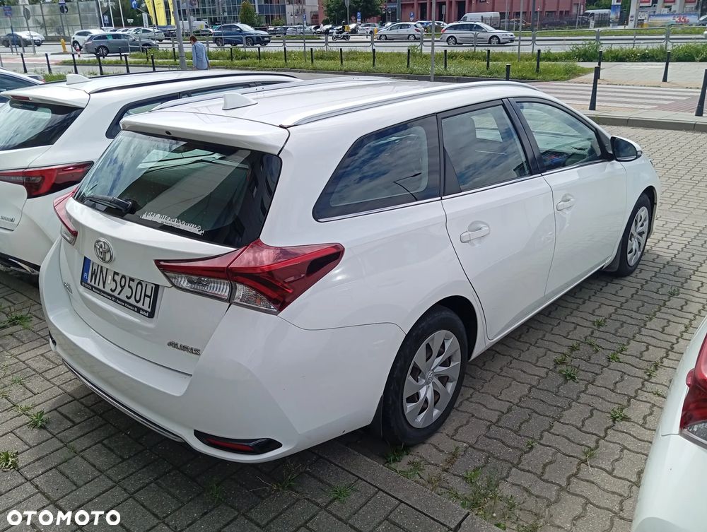 Toyota Auris 1.6 Premium - 3
