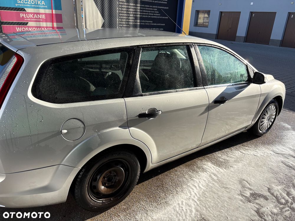 Ford Focus 1.6 TDCi cDPF Ambiente - 4