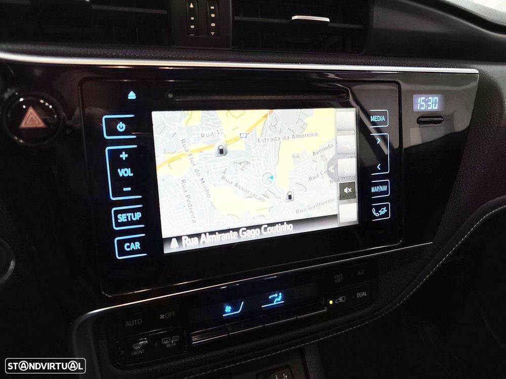 Toyota Auris Touring Sports 1.8 HSD Exclusive+Navi - 24