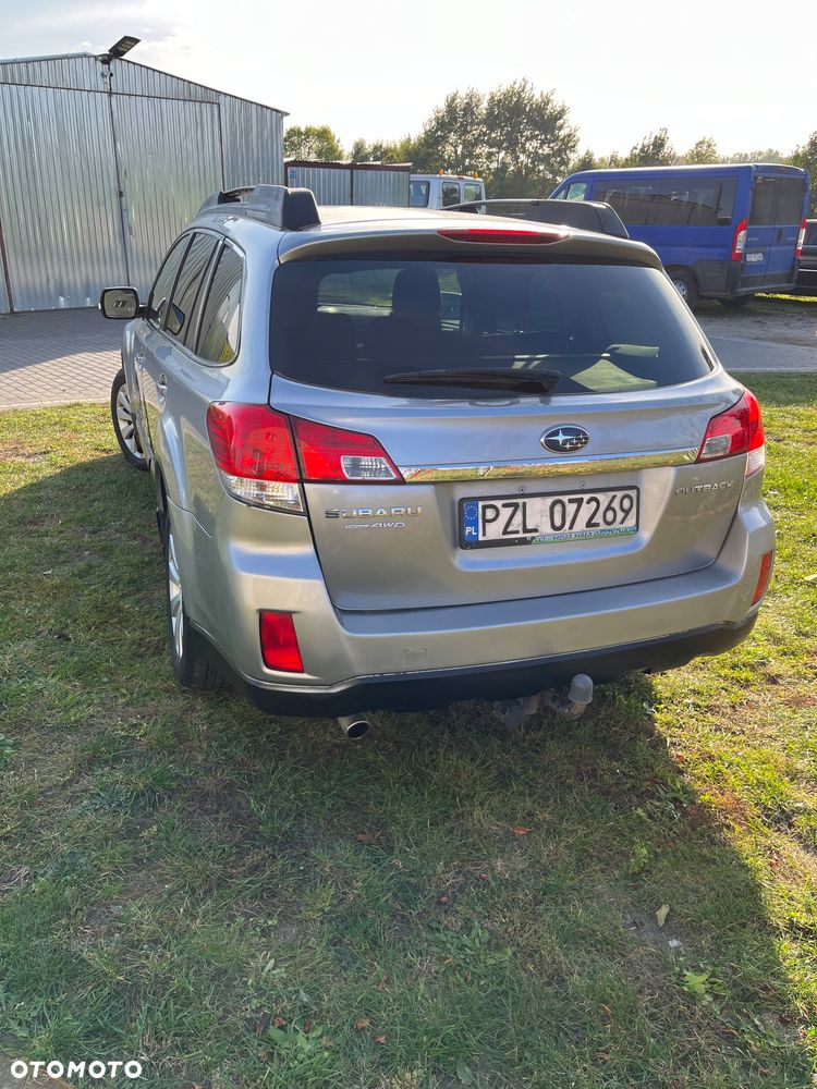 Subaru Outback 2010 photo 4