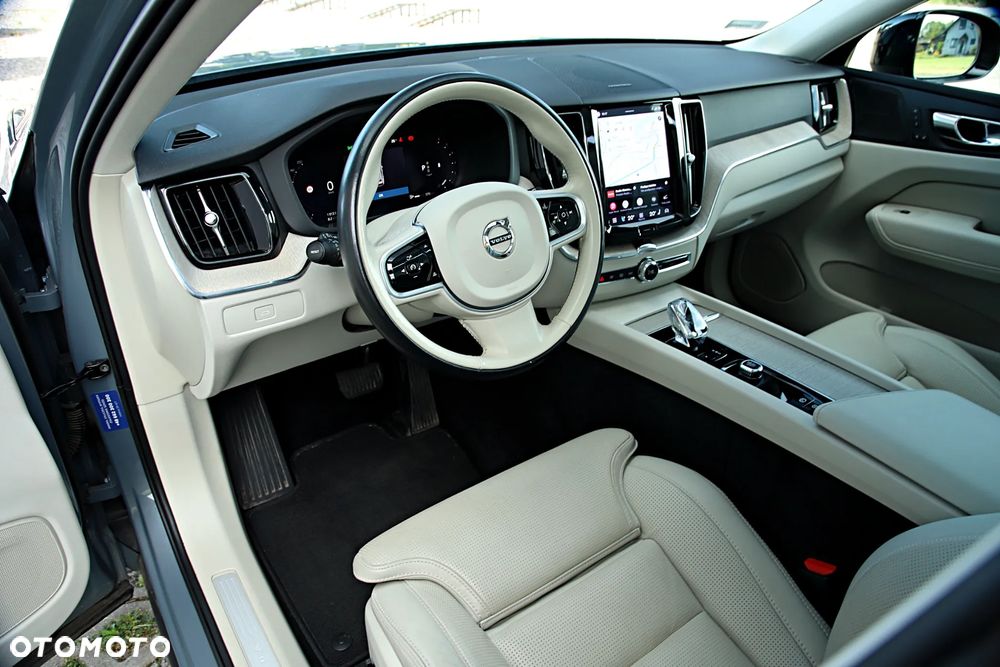 Volvo XC 60 B4 D AWD Plus Dark - 18