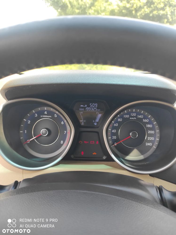 Hyundai Elantra 1.6 Comfort - 6