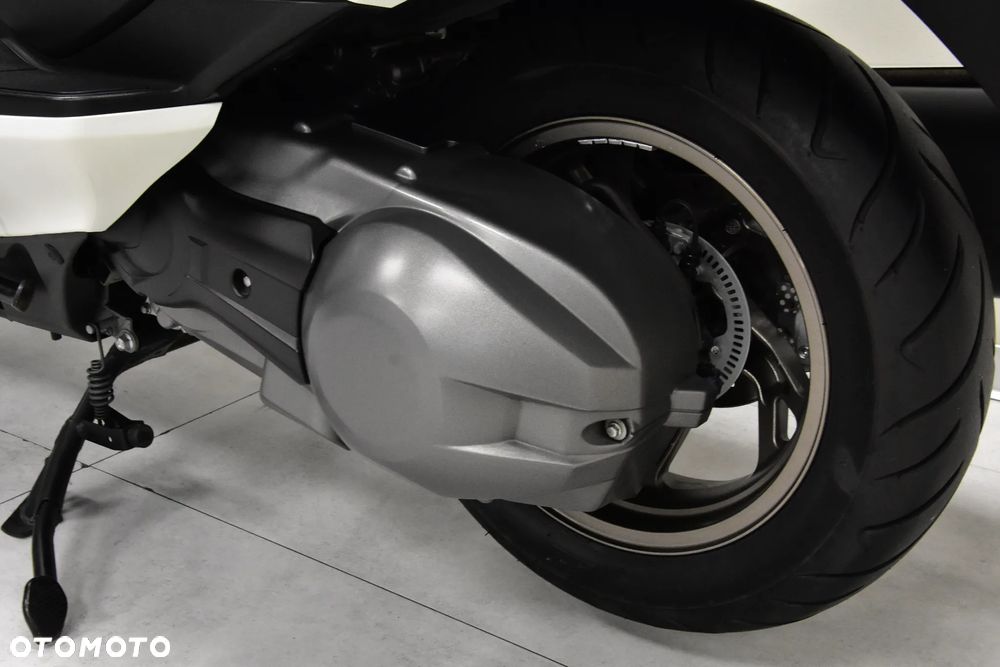 Suzuki Burgman - 27