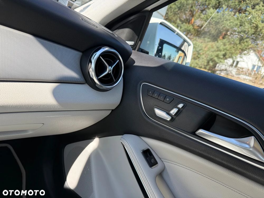 Mercedes-Benz GLA - 16