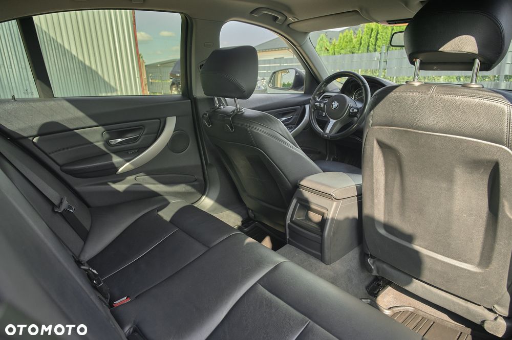 BMW Seria 3 320d - 33